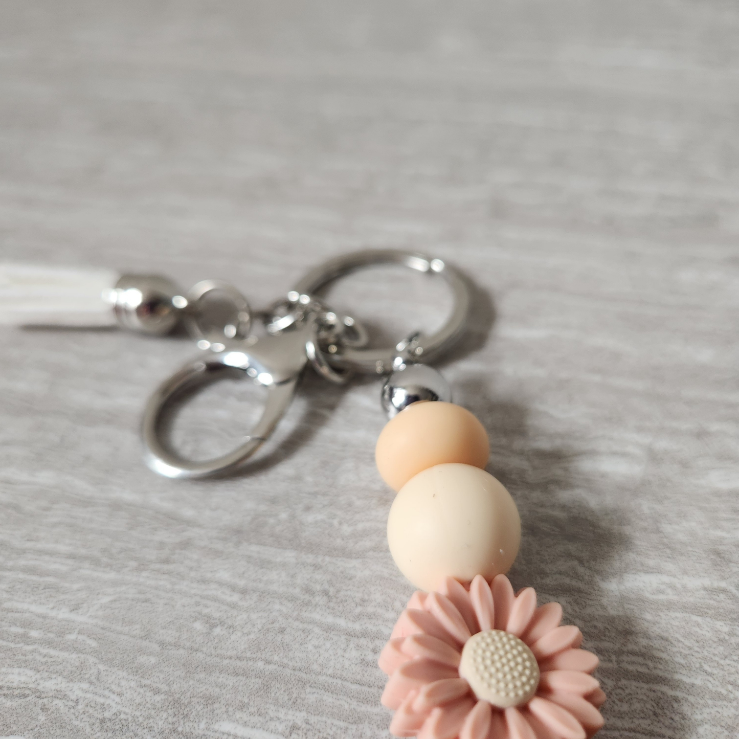 RTS | Neutral Daisy Keychain - Monochrome Vibes