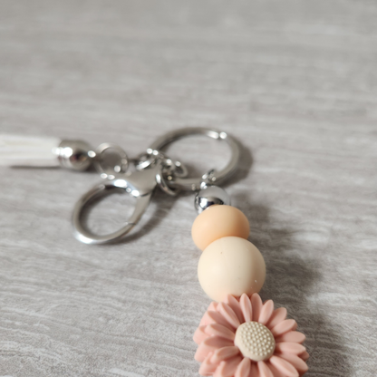 RTS | Neutral Daisy Keychain - Monochrome Vibes